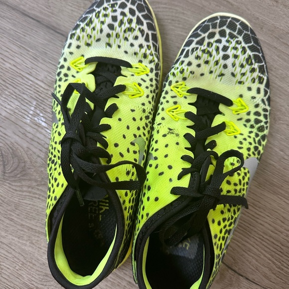 Nike Frees - Picture 2 of 3